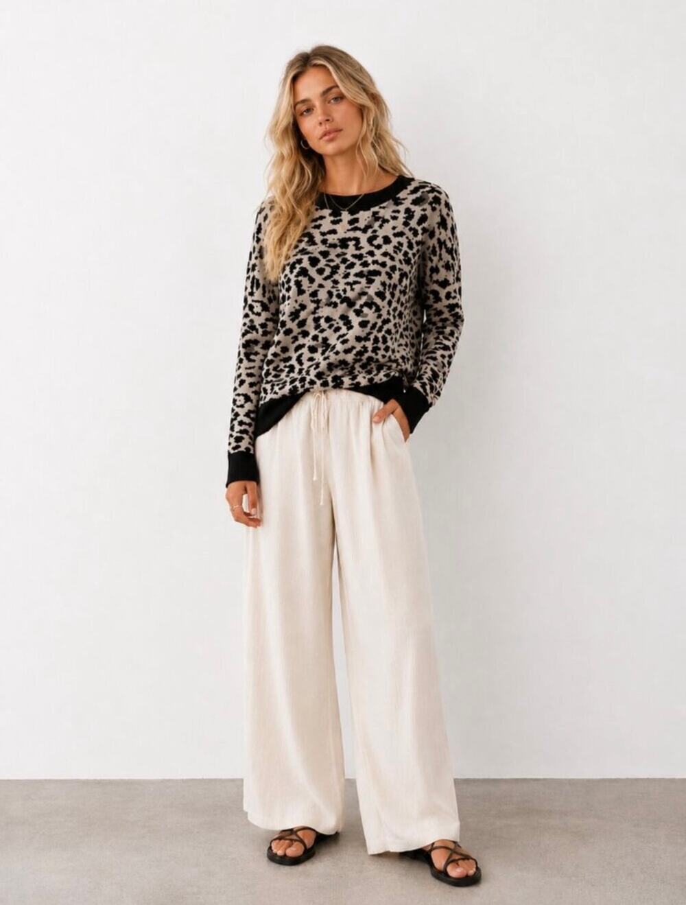 T Tahari Cheetah Crewneck Sweater Womenโs Small Animal Print Nylon Black Cream